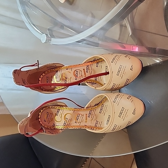 Gucci  heel shoes,The price is firm is super cheap because it is 200% authentic - Picture 3 of 3